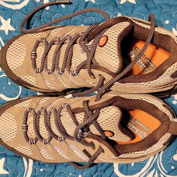 Like New Merrell 7.5 hikers - Picture 5 of 7
